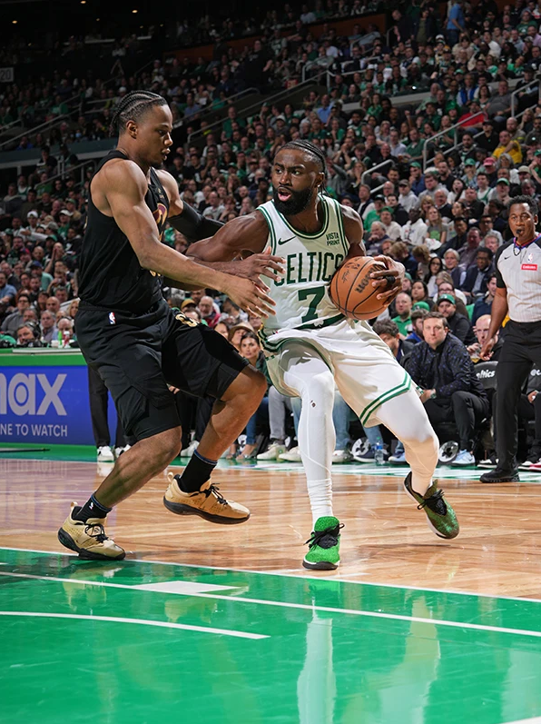 包含今晚波士顿凯尔特人防线松动——欧超杯节点到来，赛场秩序良好，年轻球员得到机会的词条